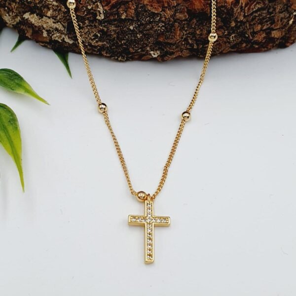 Collar C1 con dije de cruz