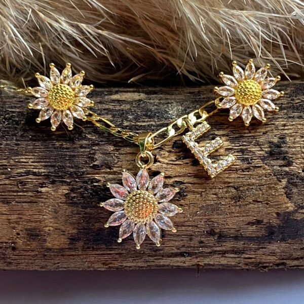 SET C3 GIRASOL PERSONALIZADO CON INICIAL Y CIRCONIAS