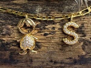 Cadena C3 con dos dijes personalizados