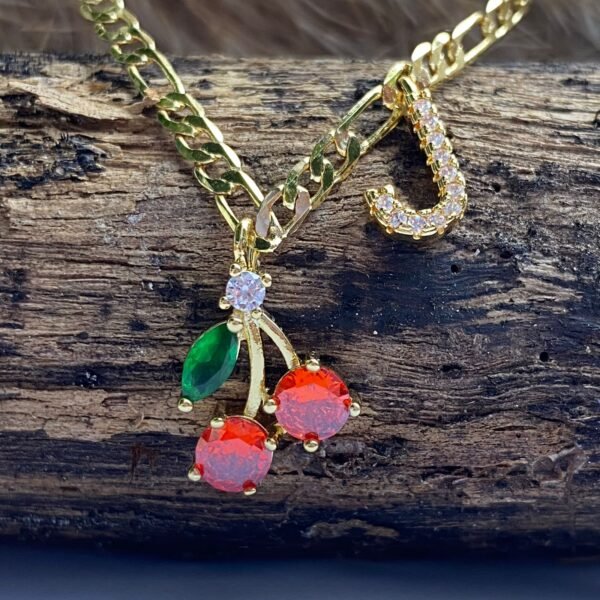 COLLAR C3 CEREZA PERSONALIZADO CON INICIAL (DE LA A-Z)