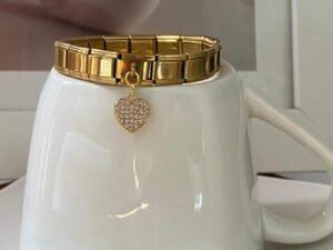 Pulsera italiana dorada con un dije de acero inoxidable chapado en oro de 18k