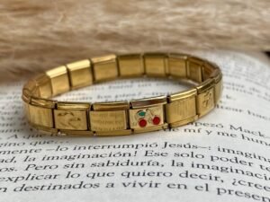 Pulsera Italiana dorada con tres dijes