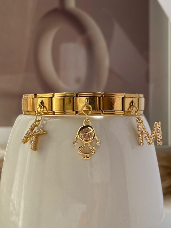 Pulsera italiana dorada con 3 charms de acero inoxidable con baño de oro de 18k
