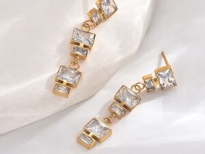 ARETE DORADO LARGO RECTANGULARES CON CIRNONITA CUBICA