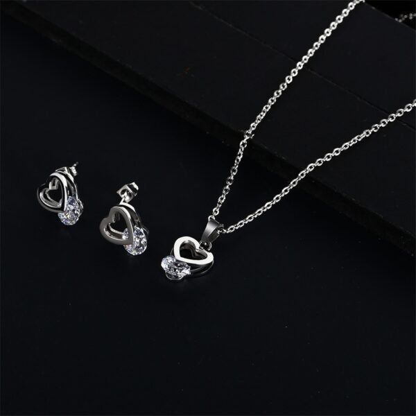 SET CORAZON PLATEADO CON CIRCONIA CRISTAL