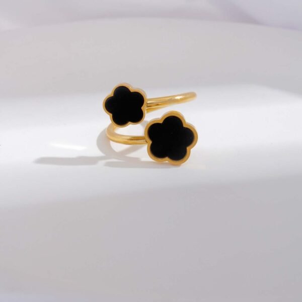 ANILLO AJUSTABLE TREBOLES NEGROS