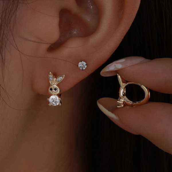 Argollas pequeñas doradas conejita con circonias