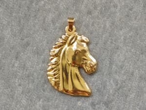 Dije caballo dorado liso