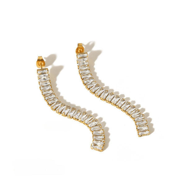 Aretes dorados largos con circonias rectangulares