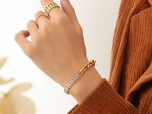 Pulsera dorada hebilla Tiffany mitad circonias rectangulares