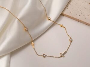 Collar dorado circonias y cruces de acero inoxidable chapado en oro 18k