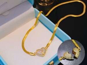 Collar dorado cadena serpiente corazón magnético de acero inoxidable chapado en oro de 18k