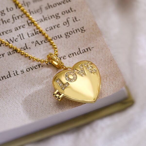 Collar dorado corazón relicario love circonias chapado en oro de 18k