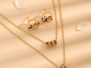 Set dorado argollas triple color en acero titanio chapado en oro de 18k