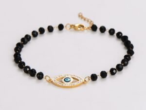 Pulsera ojo turco con borlas negras chapada en oro de 18k