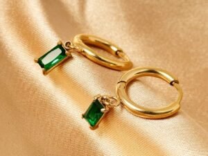 Aretes dorados rectángulo verde esmeralda acero inoxidable
