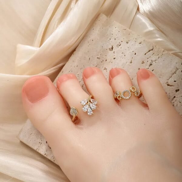 Anillo dorado para pie círculos circonias chapados en oro de 14k