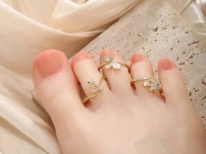 Anillo para el pie flor circonias chapado en oro de 14k