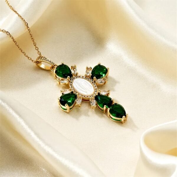 Collar dorado cruz verde de acero inoxidable chapado en oro de 18k