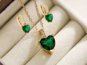 Set dorado corazón verde chapado en oro de 18k