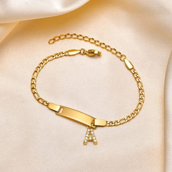 Pulsera infantil dorada placa lisa con inicial de la A-Z acero inoxidable con baño de oro