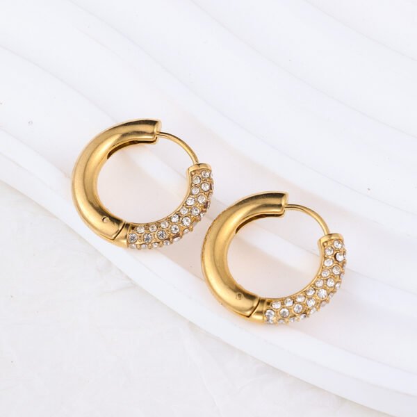 Argolla chunky medio aro circonias acero inoxidable chapado  en oro de 18k