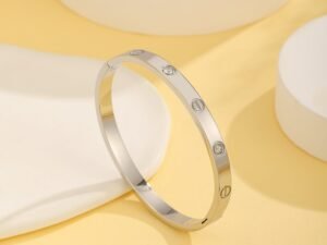 Aro plateado Love Cartier de acero inoxidable chapado en oro de 18k