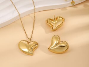 Set dorado corazón liso chapado en oro 18k