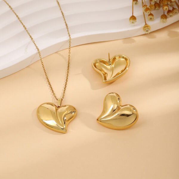 Set dorado corazón liso chapado en oro 18k