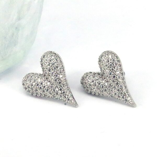 Aretes plateados forma de corazón chapado en oro 18k