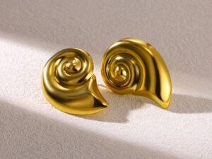 Aretes dorados en forma de caracol acero inoxidable chapado en oro 18k