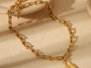 Collar dorado Tiffany con dije candado colgante acero inoxidable chapado en oro 18k