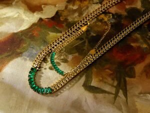 Set dorado collar y cadena con rectángulos verde esmeralda acero inoxidable chapado en oro 18k