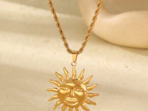 Collar dorado con dije colgante de sol acero inoxidable chapado en oro 18k