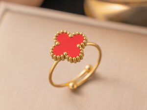 Anillo dorado trébol de cuatro hojas rojo acero inoxidable chapado en oro 18k