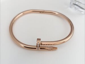 Aro Clavo gold rose de acero titanio