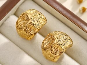 Aretes dorados media luna rugosa  acero inoxidable