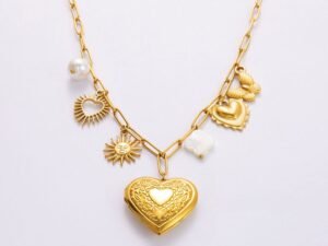 Relicario corazón dorado multi charms de acero titanio enchapado