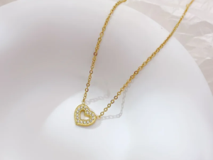 Cadena dorada corazón circonias acero inoxidable chapado en oro