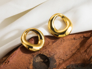 Aretes dorados silueta redonda acero inoxidable chapados en oro de 18k