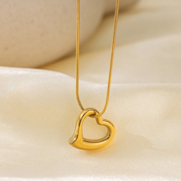 Collar dorado cola de ratón corazón ahuecado acero inoxidable chapado en oro de 18k