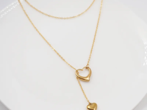 Collar dorado doble capa corazón ahuecado y corazón colgante acero inoxidable chapado en oro
