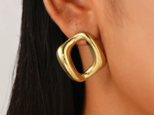 Aretes dorados rombo ahuecado Acero inoxidable chapada en oro de 18k