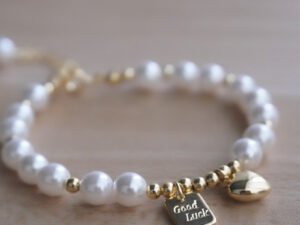 Pulsera dorada perlas Good Luck chapado en oro de 18k