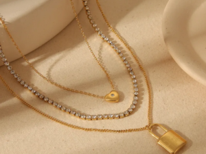 Collar triple cadena circonia corazón y candado love acero inoxidable chapado en oro de 18k