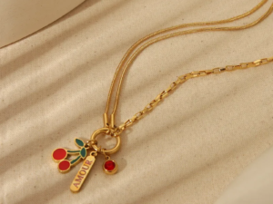 Collar dorado cereza amour acero inoxidable chapado en oro de 18k