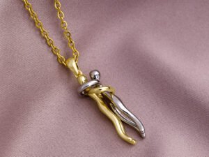 Collar dorado abrazo de amor acero inoxidable chapado en oro de 18k