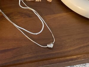 Collar plateado doble capa snake corazón acero titanio