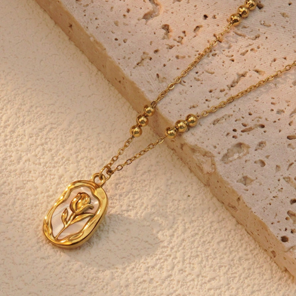 Collar triple borlas doradas tulipan acero inoxidable chapado en oro de 18k