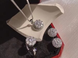 Set plateado flor redonda full circonias acero titanio
